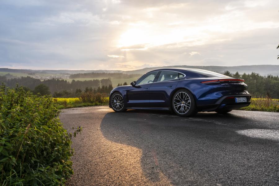  Porsche Taycan Turbo 2019 года  (WW) (фото 39 из 43)